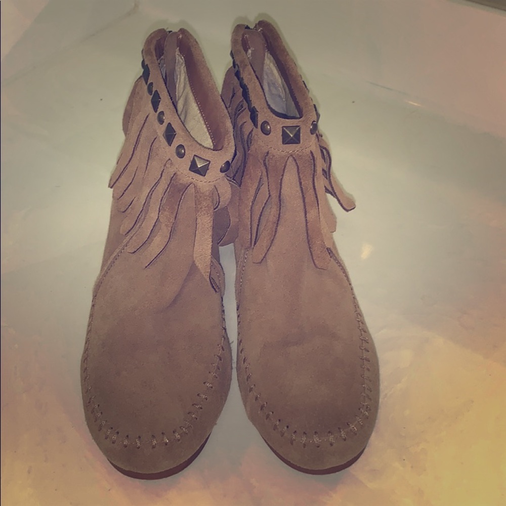 Suede fringe boots